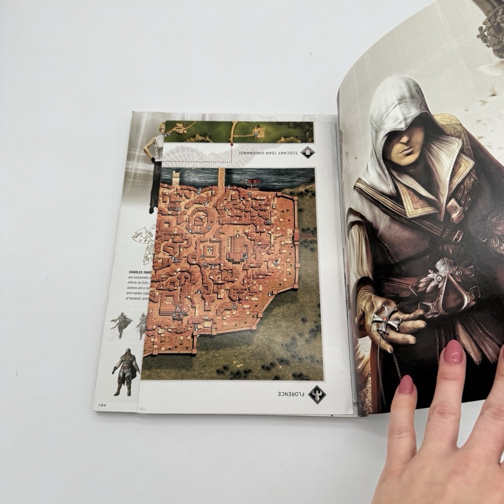 Assassins Creed II Complete Official Guide‎ Piggyback Ubisoft Map Included - Picture 7 of 10